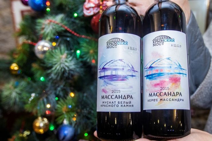 Стартовали продажи коллекционного вина в честь запуска движения по Крымскому мосту