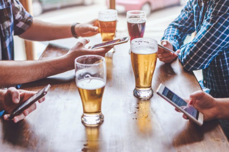 Приложение на смартфоне поможет определить опасную концентрацию метанола и этанола