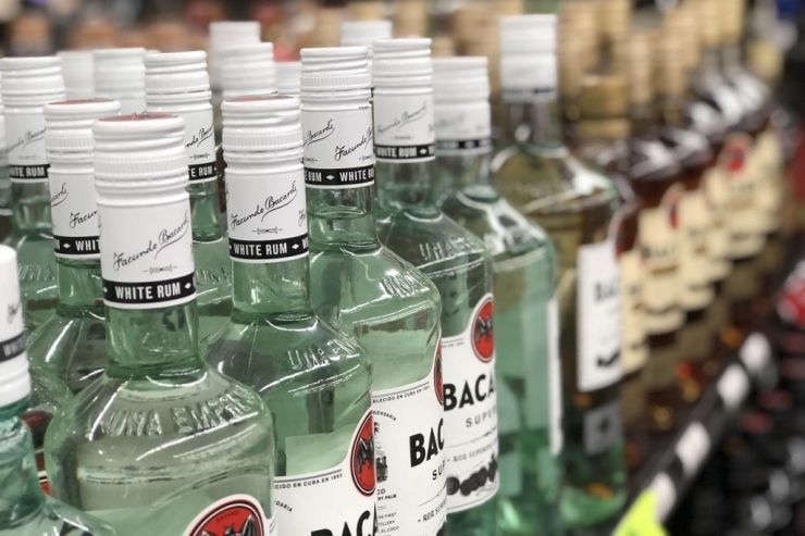 Торговые сети заявили о задержках с поставками алкоголя из-за дефицита марок