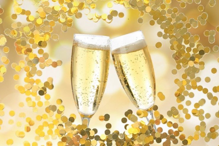 В ФАС исключили дефицит шампанского перед Новым годом