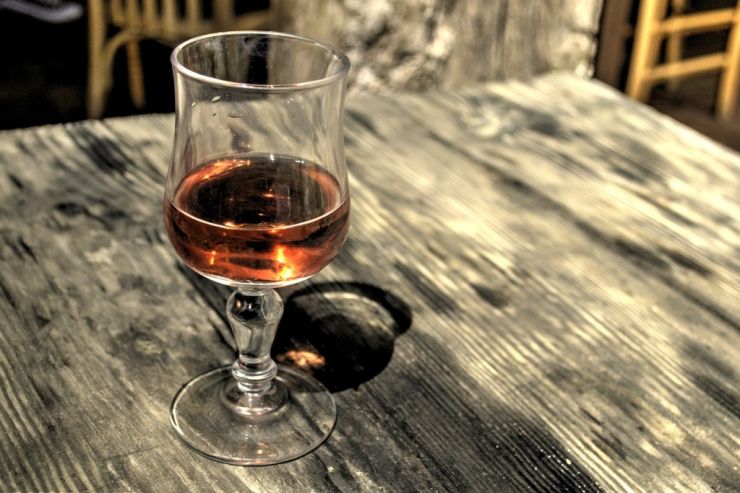 Роспатент запретил Ольге Бузовой выпускать пиво и коньяк