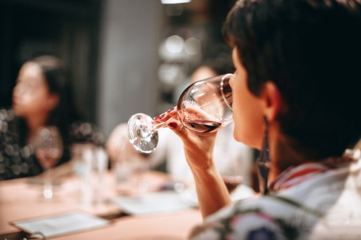 Меньше алкоголя и калорий: аналитики назвали основные тренды винного и алкогольного рынка