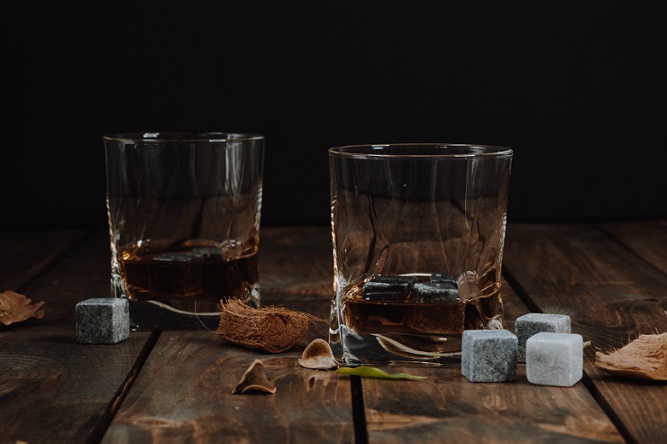 В розничных сетях на 30-60% выросли продажи водки, коньяка и ликеров в бутылках большого объема