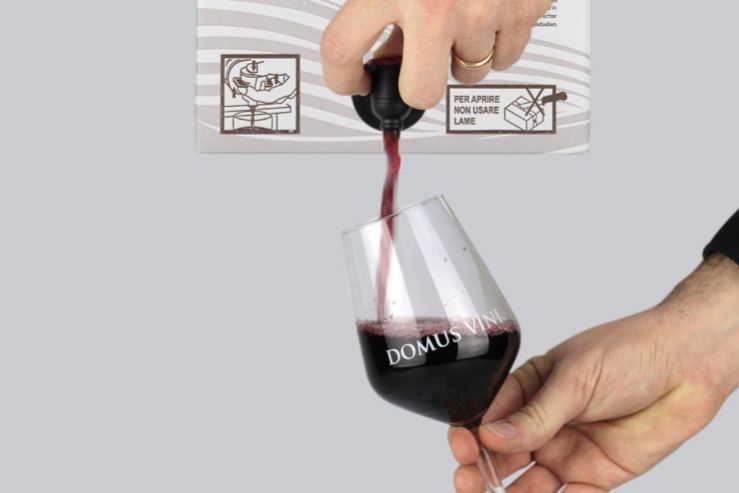 Роскачество: доля вина в мягкой упаковке в 2022 году немного снизилась