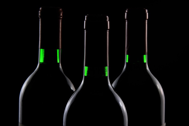 ФАС признала ролик Моргенштерна для «Альфа-Банка» ненадлежащей рекламой из-за алкоголя в кадре: банк подает апелляцию