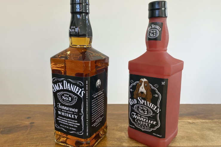 Jack Daniel’s подал в суд на производителя игрушек для собак