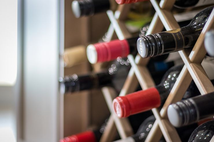 Винодельня в Австралии будет «вшивать» микрочипы в бутылки для борьбы с контрафактом