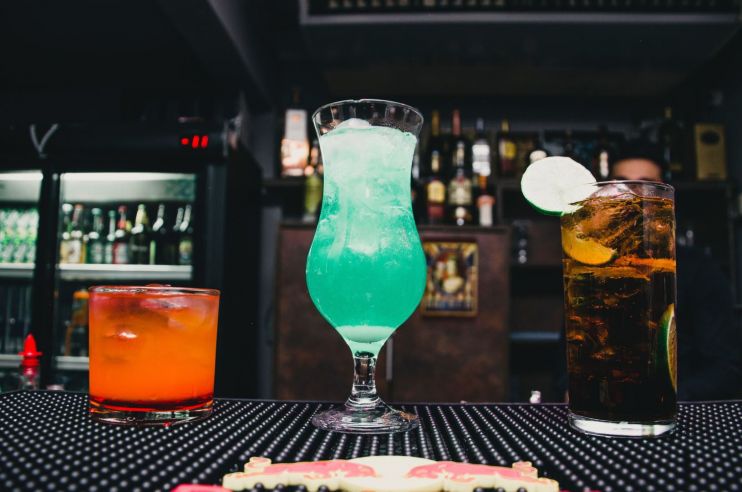 Продажи крепких напитков в ресторанах США обогнали пиво за счёт коктейлей