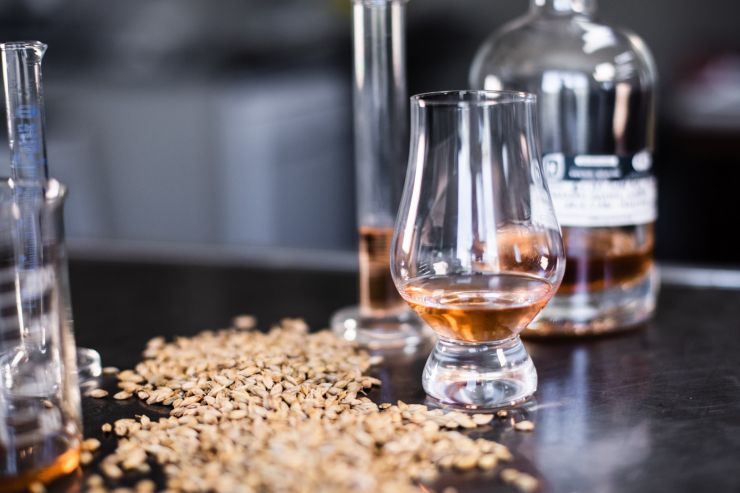 Роскачество проведёт исследование виски в 2024 году