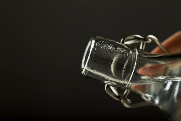 Падение спроса на алкоголь привело к сокращению производства спирта в России