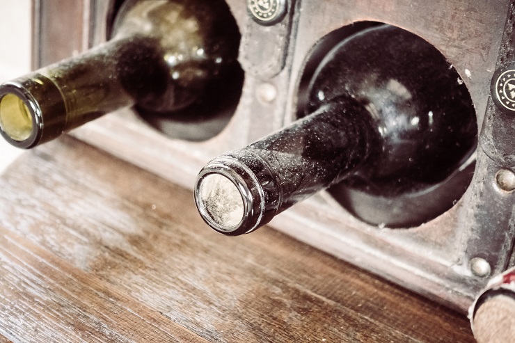 В Великобритании на аукцион выставят две бутылки 150-летнего вина из подвала замка Глэмис