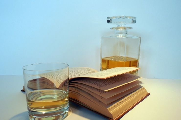 Читай — не пей: какие книги помогут бросить пить