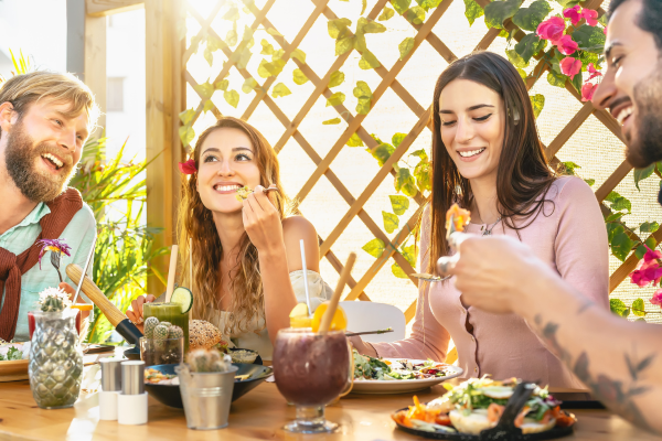 Исследование: представители поколения Z чаще общаются без алкоголя