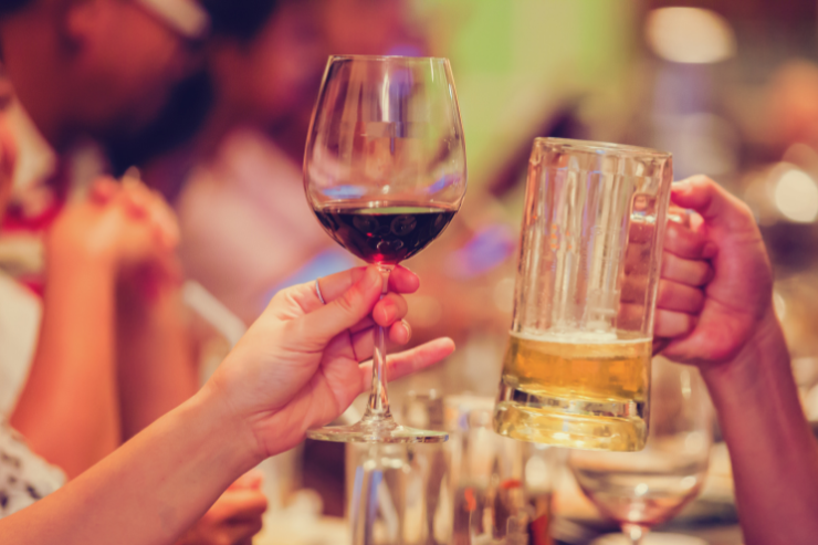 Кембриджский профессор опроверг мнение о вреде алкоголя в малых дозах